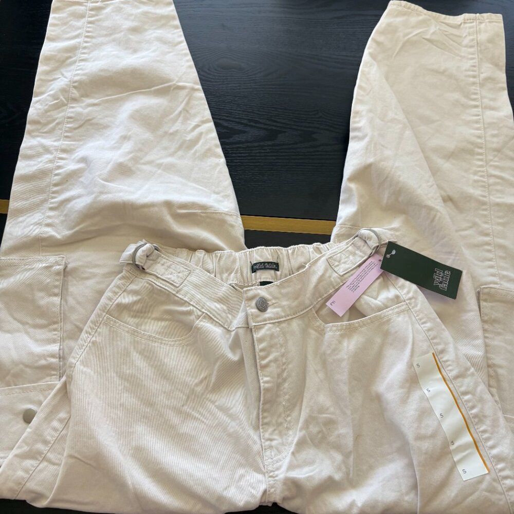 Wild Fable Wide Leg Tapered at Ankle Cargo Pants Cream Size Small NWT - Picture 8 of 9